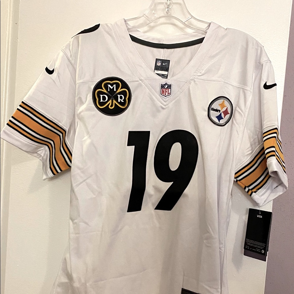 NWT Nike Women’s Steeler’s NFL JuJu Smith-Schuster Jersey/DMR Patch- Size 2XL